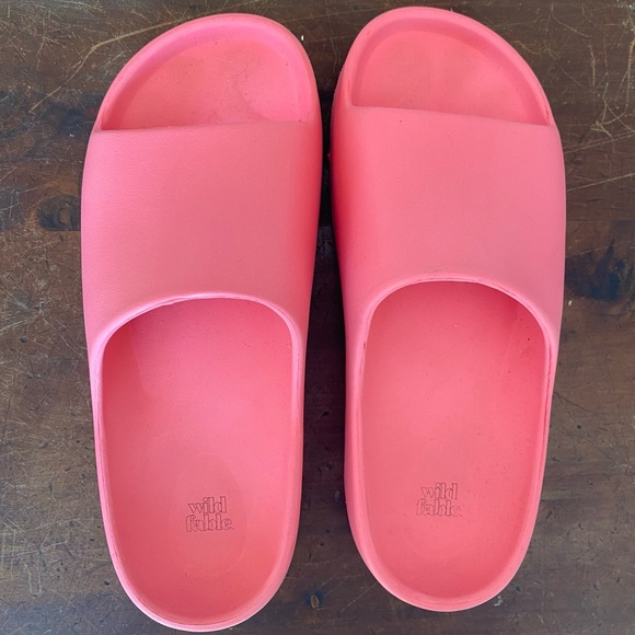 Wild Fable Vibrant Pink Slide Sandals - Picture 2 of 4